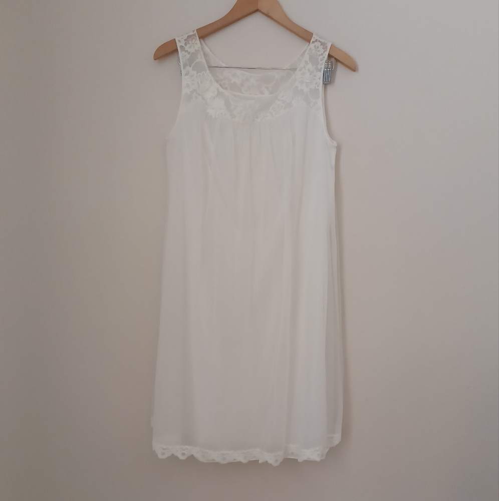 Vanity Fair White Sheer Lace Slip Women Size Small